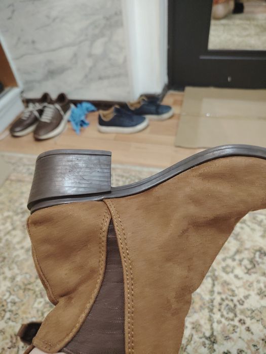 Продам сапожки женские