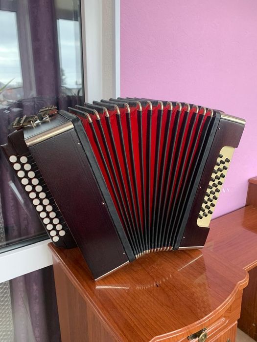 Продам Гармонь Шуйская