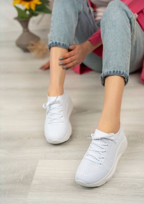 Кроссовки легкие