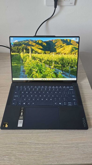 Laptop ultraportabil Lenovo Yoga Slim 7 14Q8X9 / 32GB RAM / 1TB SSD