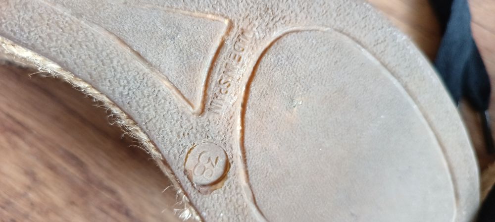 Дамски еспадрили с връзки около глезена, на висока подметка