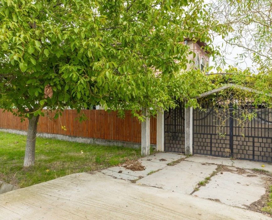 Casa spațioasă de vânzare Pâncota