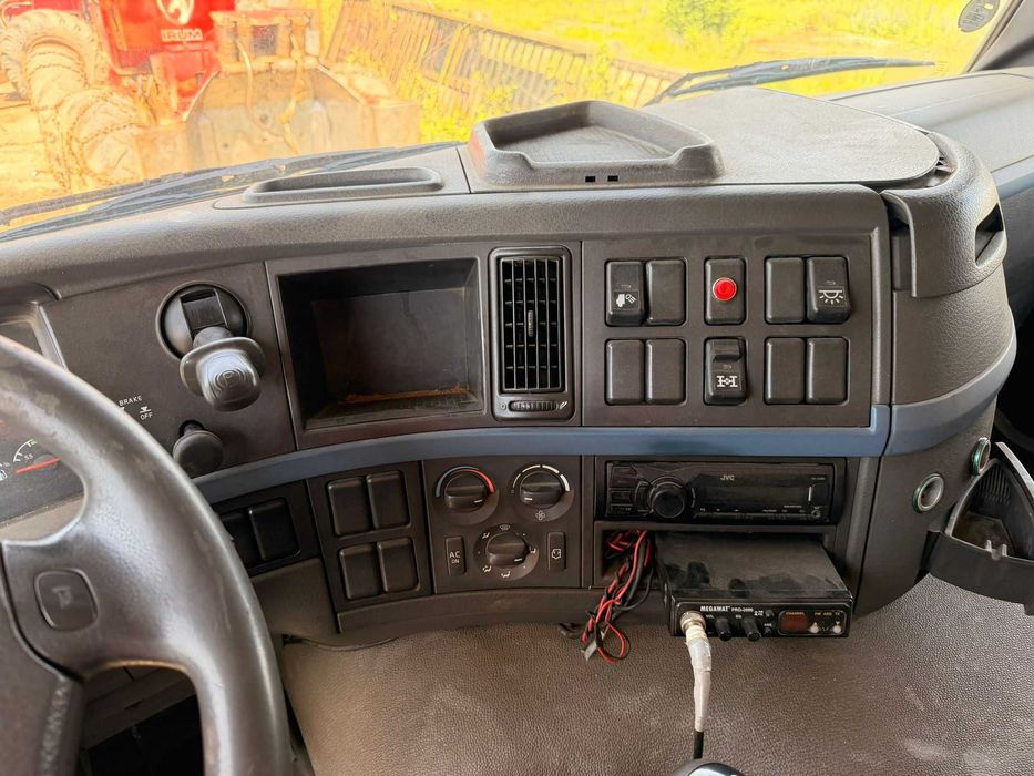 Volvo FM 8X4 2008  220.000km  Basculanta