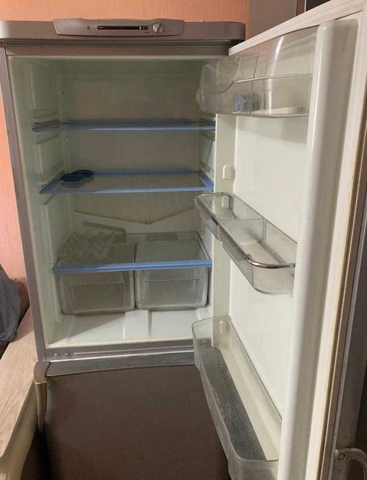 Холодильник двухкамерный Indesit