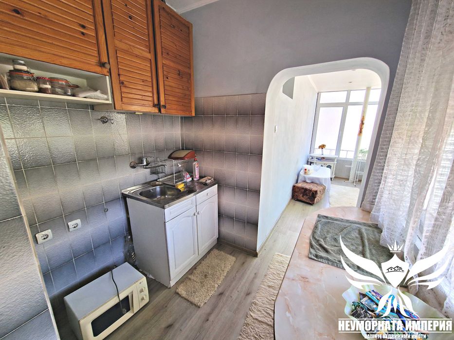 Продавам триетажна къща РЗП 366кв. с 351кв.м. двор в гр.Асеновград