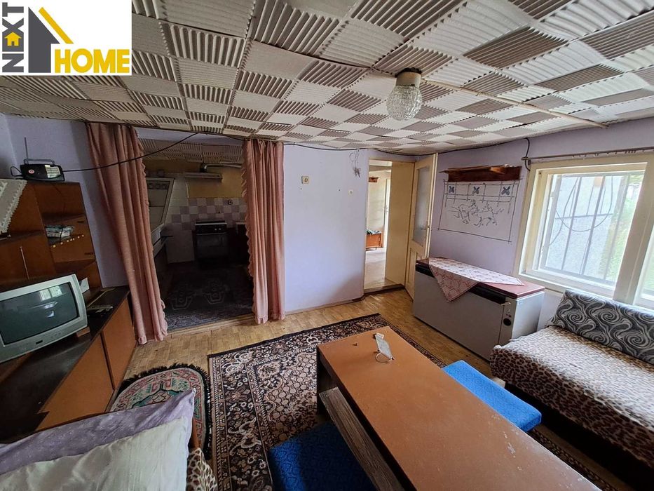 Две къщи с гараж и стопанска постройка