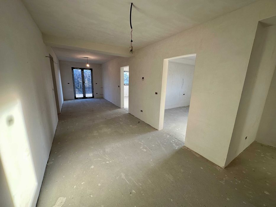 Pensiune semifinisată 3 etaje+mansarda, 18 ari - Maramureș, Rozavlea