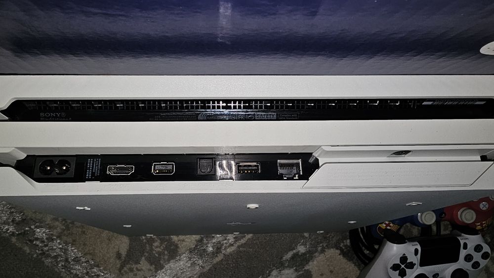 PlayStation 4 pro 1 TB