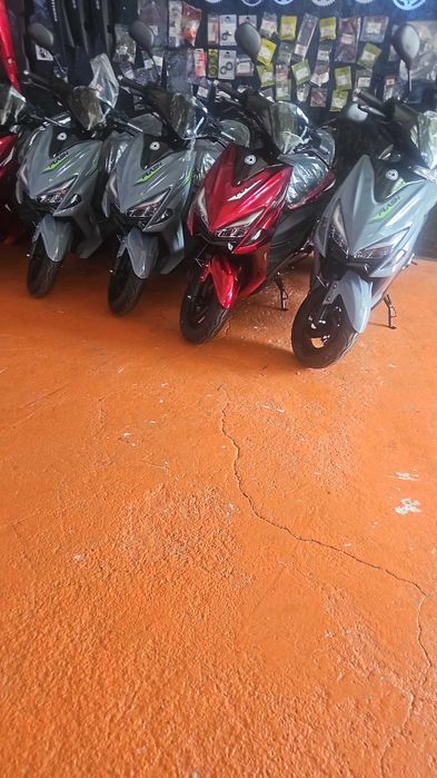 Scuter Barton Flash 1 gri, 1 rosu, an fabricatie 2024,49cc