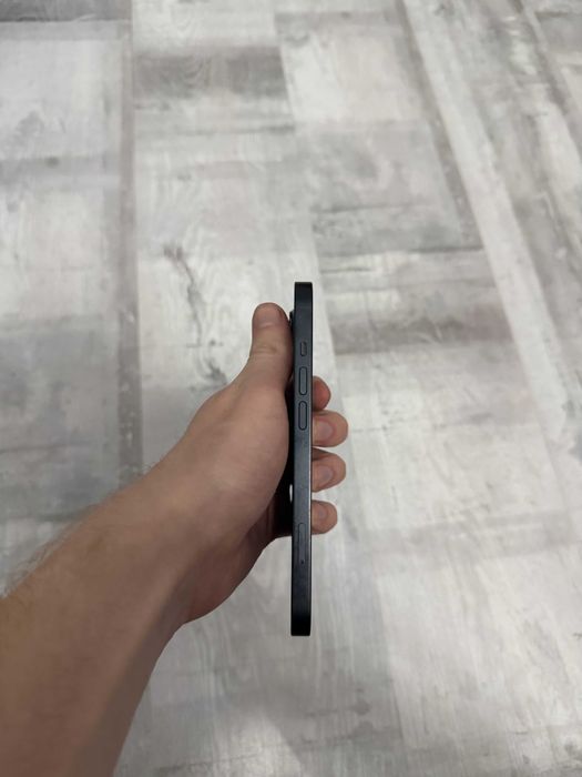 Iphone 14 midnight blue