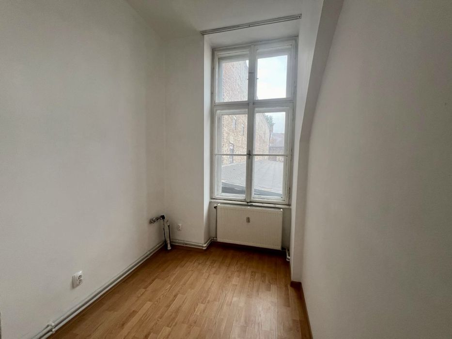 Vând apartament 3 camere ultracentral , ideal birouri sau de locuit
