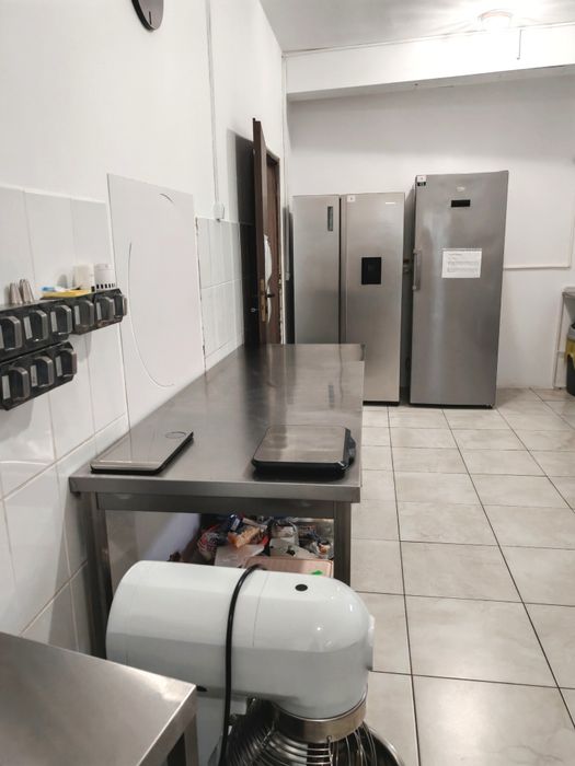 Laborator cofetarie la cheie – stare impecabilă | Curent trifazic 380V