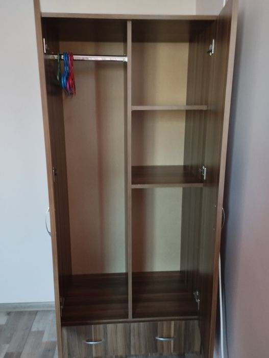 Двукрилен гаредероб