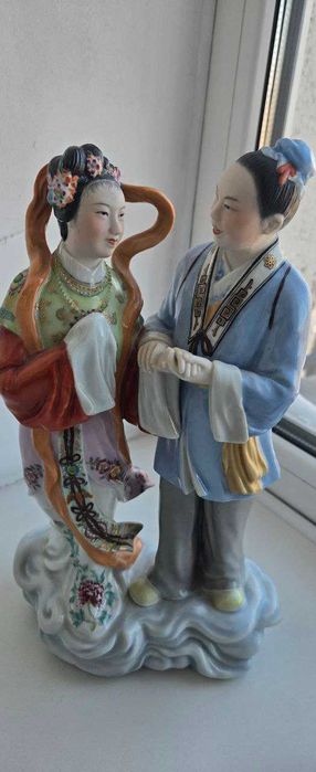 Китайская ваза и статуэтки