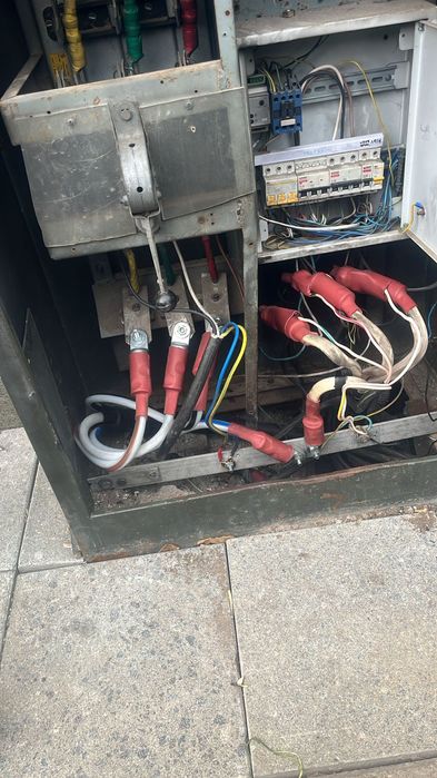 Услуги электрика приеду быстро