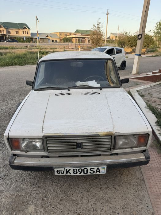 Lada 2107 sotiladi