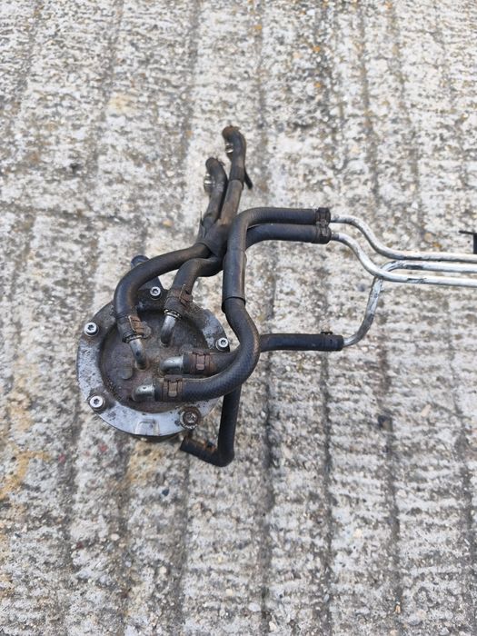 Carcasă combustibil conducte motorina 1.9 tdi 2.0 tdi  Passat B6