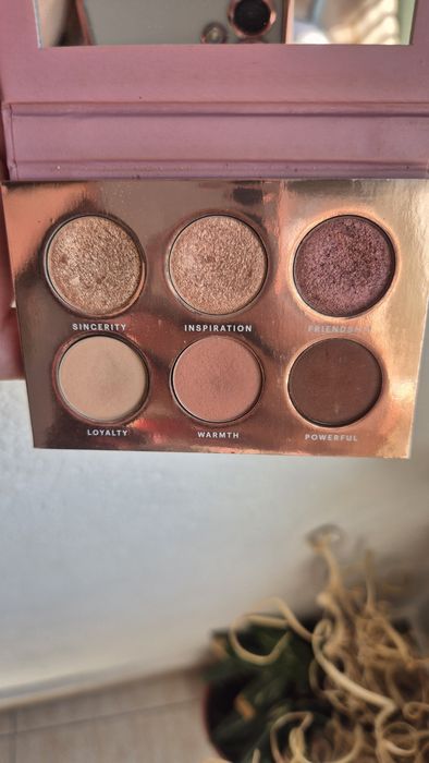 Eyeshadow palette Zoeva