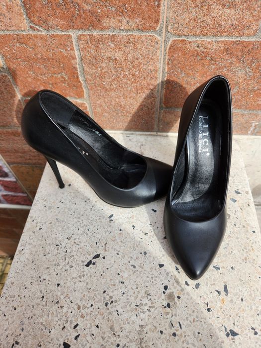 Кожени обувки на висок ток