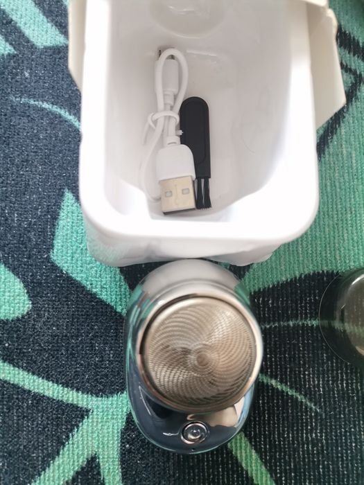 Aparat de ras electric cel mai mic