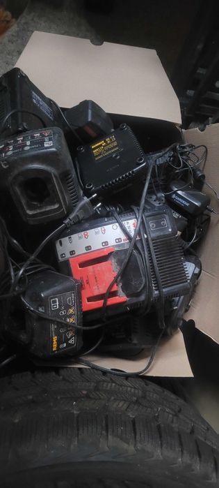 2 Bormasini Dewalt si încărcătoare diverse mărci
