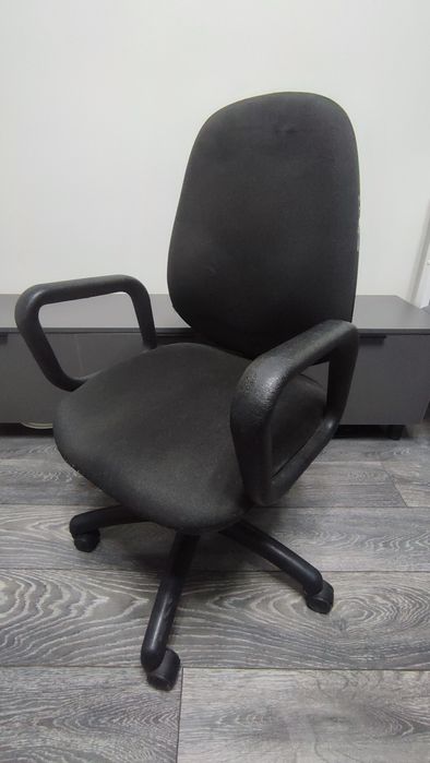 Офисное кресло регулируемое