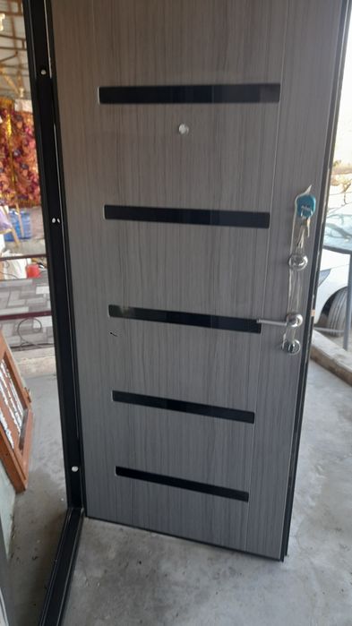 Продаётся дверь новый