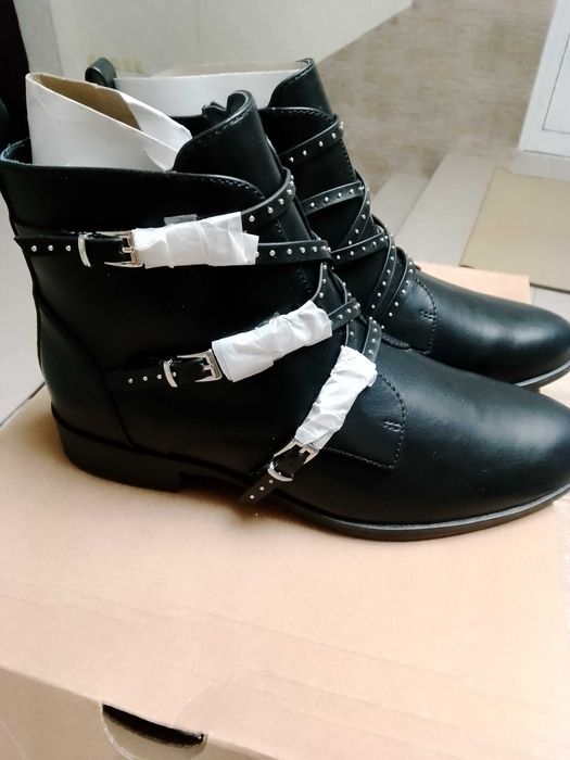 Anna Field  нови