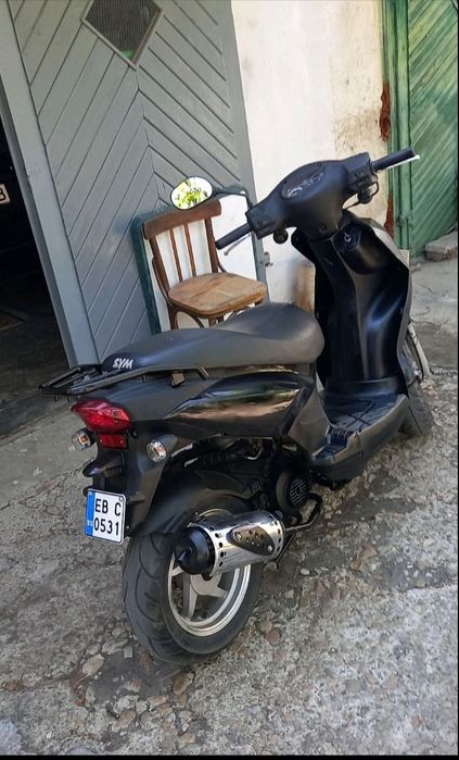 Продавам скутер  SYM AV 05 w