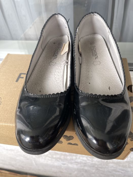Туфли лаковые к школе 36р