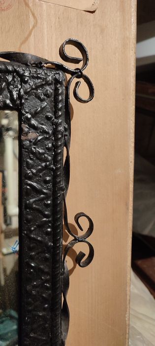 Oglindă cu ramă de metal