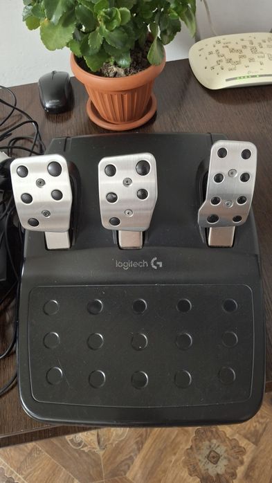 Игровой руль Logitech G29