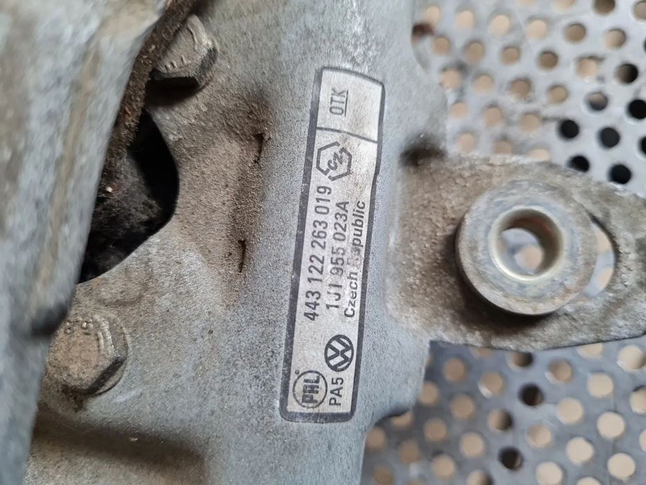 Ansamblu Motoras Stergatoare Vw Golf 4 Bora - Dezmembrari Arad
