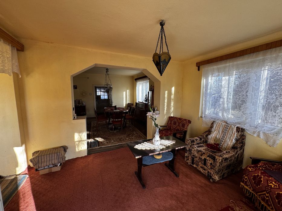 Vand casa cu teren intravilan 71 de ari la intrare in Somes Odorhei .