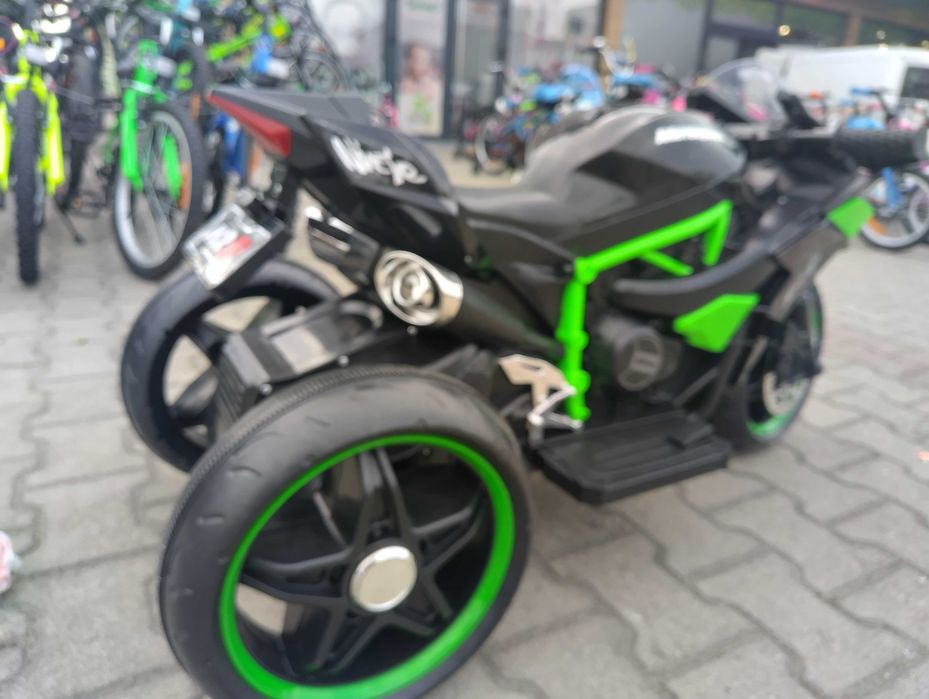 KAWASAKI акумулаторен мотор NINJA черен