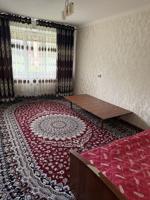 Uy sattepoda joylashgan ijaraga beriladi