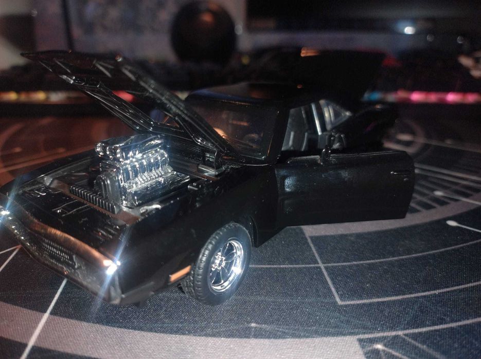 Macheta Dodge Charger scara 1:32