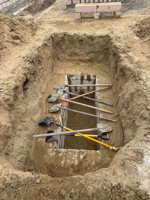 Қабір қазу-копка могил.