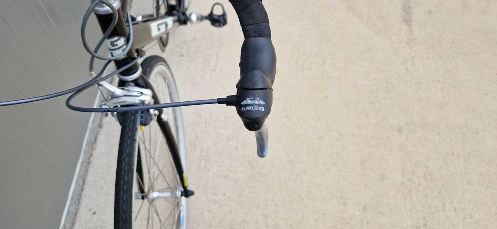 Шосеен велосипед GT колело 28"