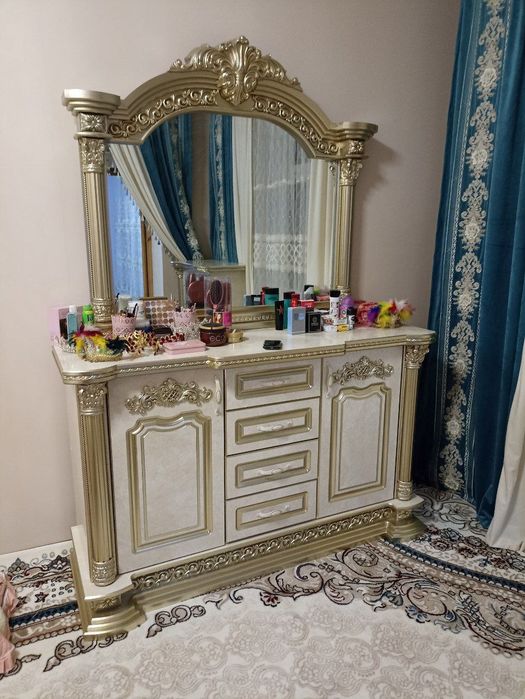 Yotoqxona mebel sotiladi