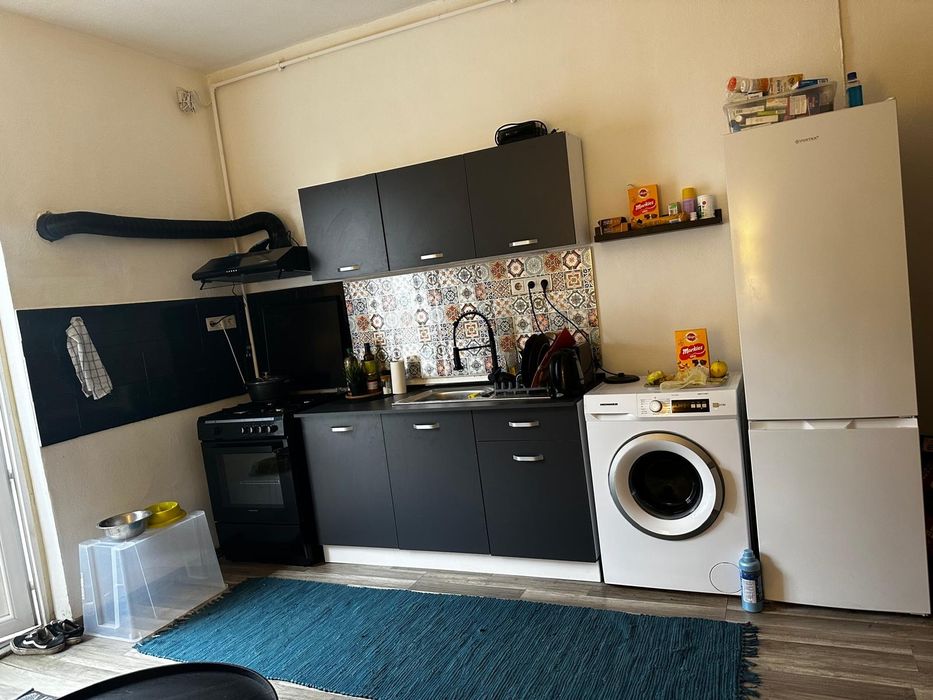 Închiriez apartament la casă