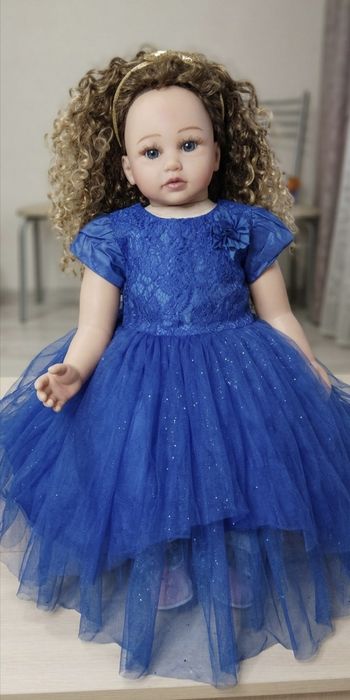 Продам платья для девочек 4-6 лет