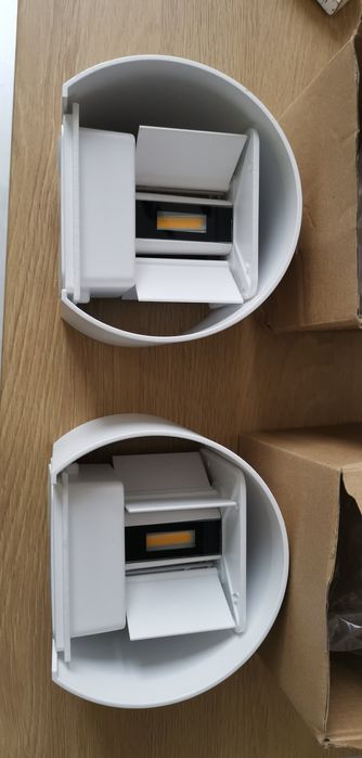 Стенна лампа бяла 12 W насочена светлина