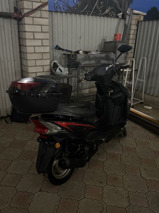 Продам скутер м8 веном