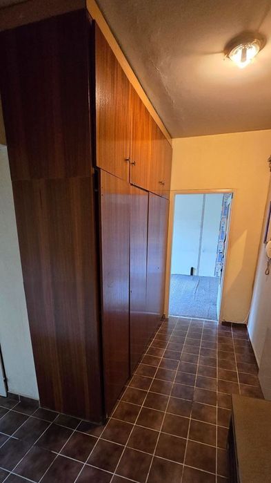 Двустаен апартамент в район Слатина! За ремонт! До детска градина!