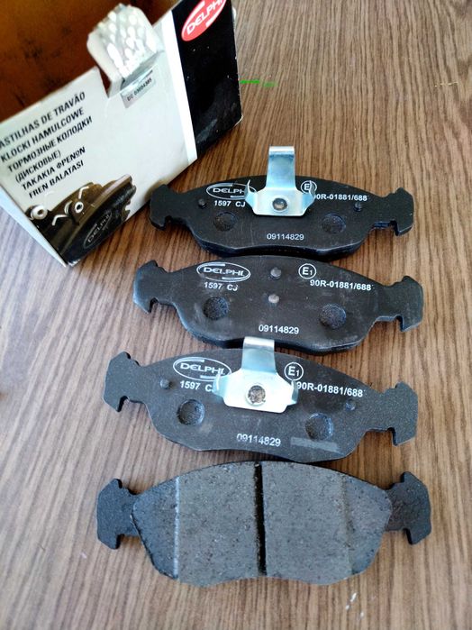 Предни спирачни накладки DELPHI, ЗА CITROËN SAXO И PEUGEOT 106