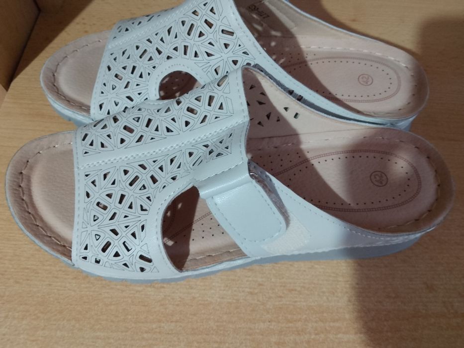 Нови бежови чехли 42 номер