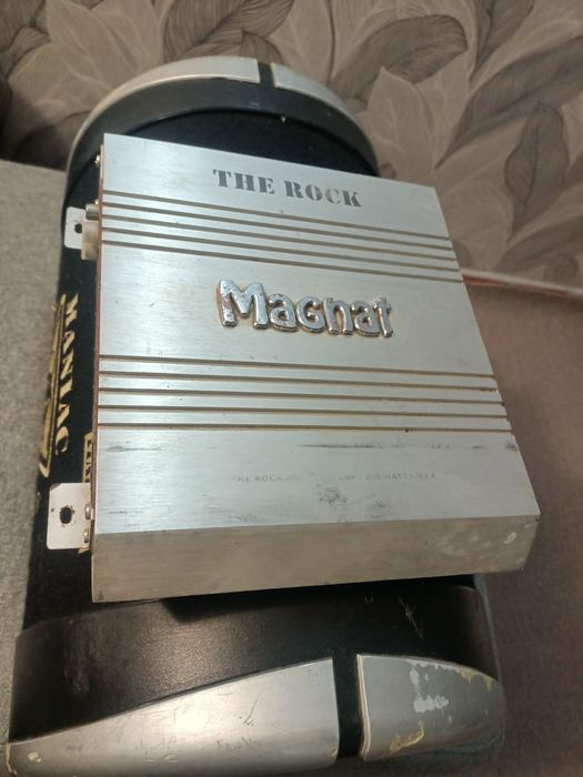 Subwofer și stație de amplificare