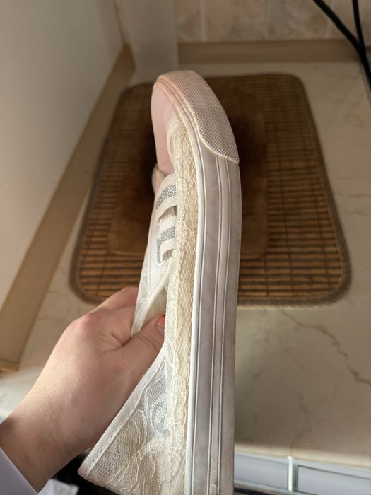 Продам обуви