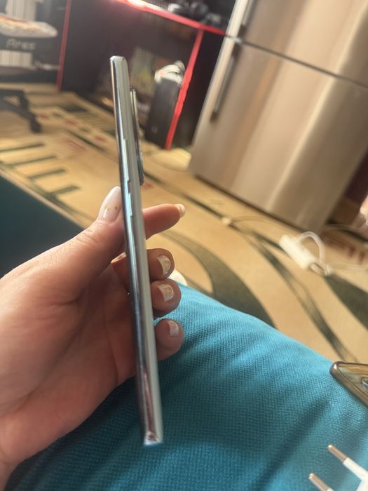 Продам телефон Vivo v30e.